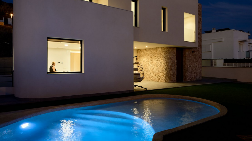 Majalú Piscina Nocturna